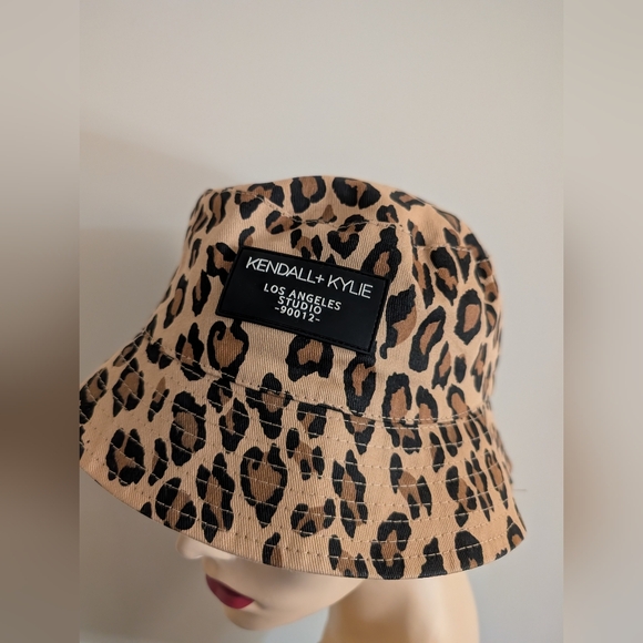 Kendall & Kylie Cheetah/leopard Bucket Hat. Best Price On Poshmark 💲 - Picture 5 of 8